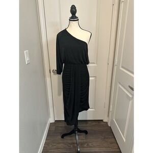 Gilli Black One-Shoulder Ruched Midi Dress
